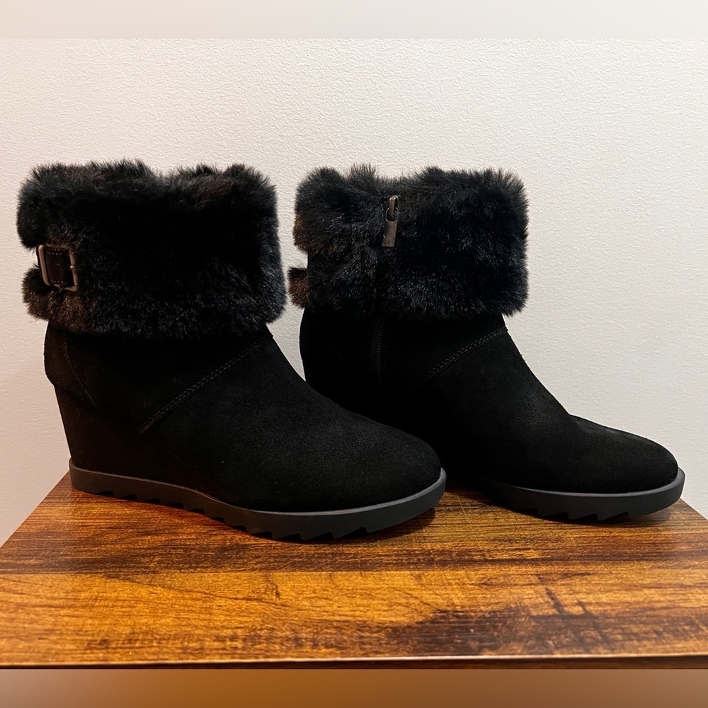 Koolaburra Black Fur-Trimmed Winter Wedge Boots